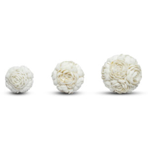 Boule décorative en coquillages blanc forme de rose bali