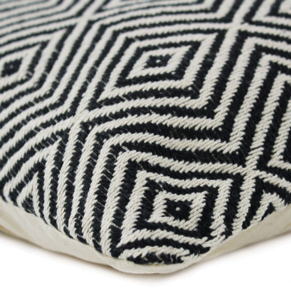 Coussin 70x70 Ikat - Noir & Naturel – Image 2
