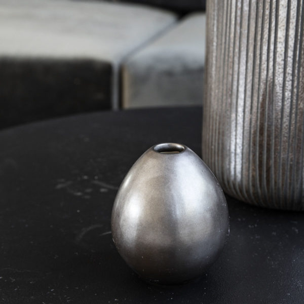 Vase en céramique noir mat – Image 2
