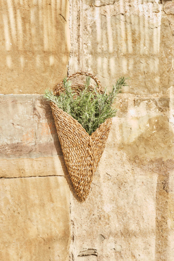 Panier en osier à suspendre