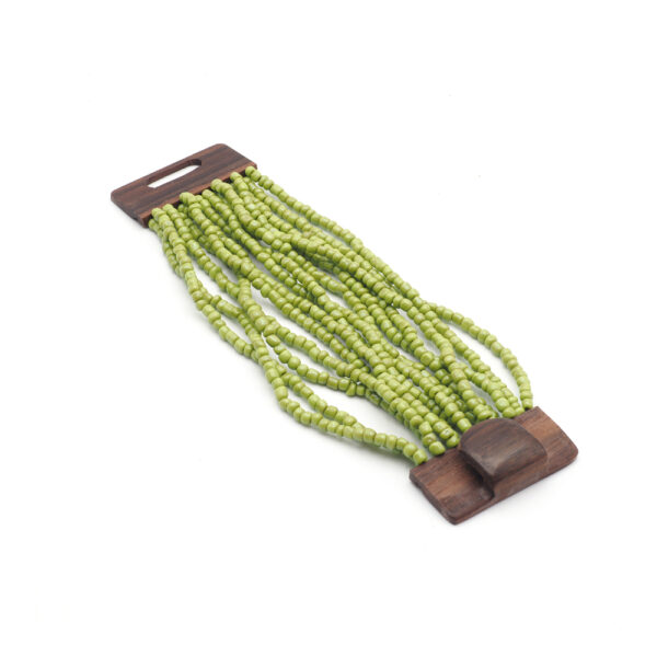 Bracelet en perles et fermoir en bois vert