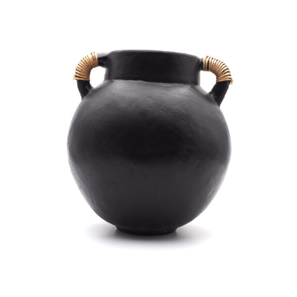 Vase boule en terre cuite anses en rotin noir