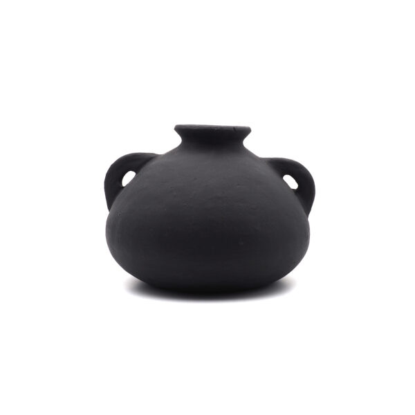 Vase en terre cuite noir mat