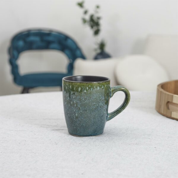 tasse en céramique vert