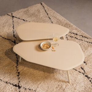 table basse en bois laqué beige