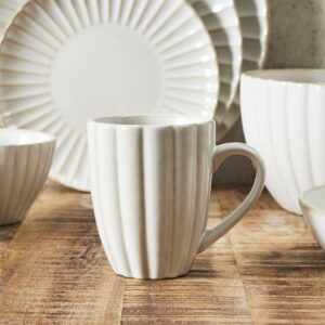 Tasse en céramique strié blanc crème
