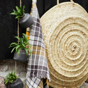 guirlande de poteries en terre cuite noir