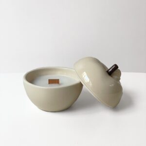 bougie parfumée pomme en céramique beige vanille