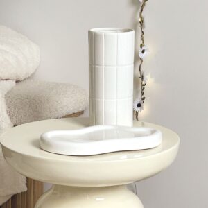 vase en céramique effet carrelage blanc