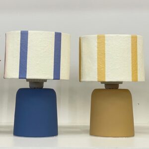 lampe rayee a poser a piles bleu jaune
