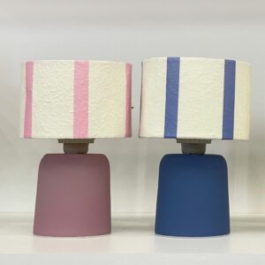 lampe rayee a poser a piles rose bleu
