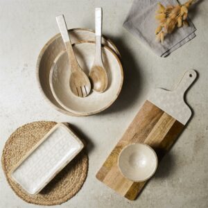 planche à découper en manguier laqué beige effet nacre