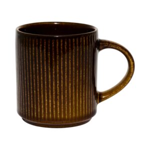 Tasse en céramique marron striée